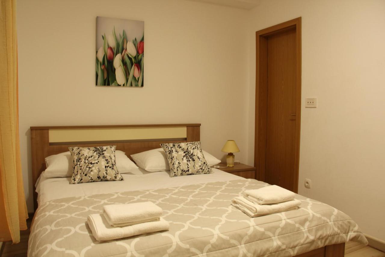 Apartmani Ljubo Primosten Exterior photo
